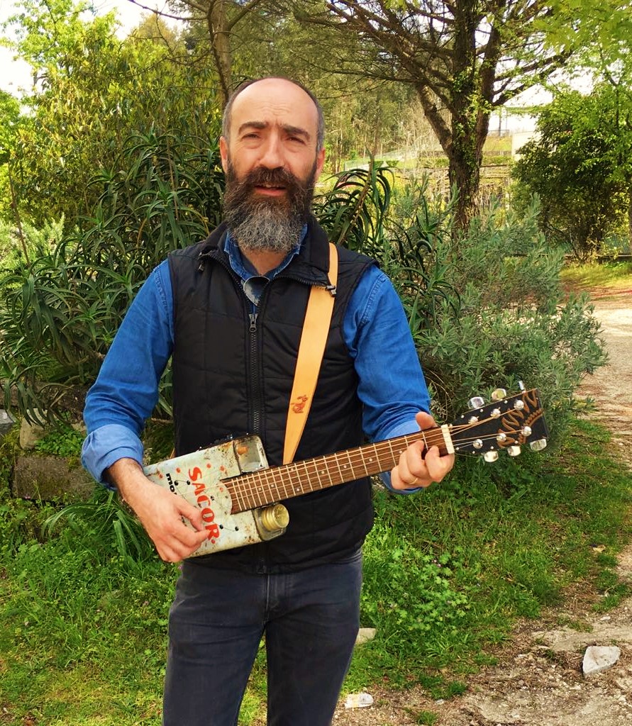 Instrumentista de Miranda do Douro transforma velhas latas